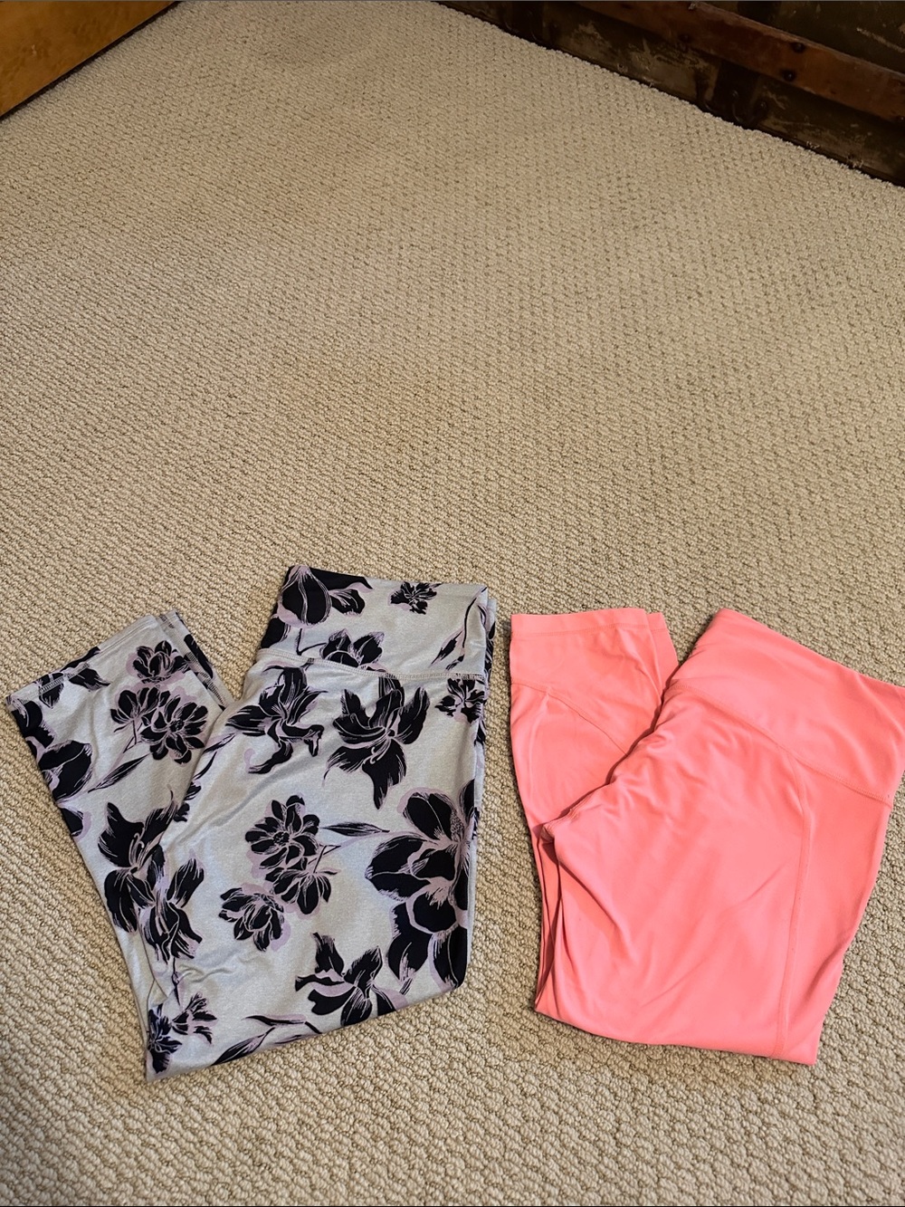 Women’s Athleta Capri Floral and Peach  Active Leggings Pack - 2 Pair  Large